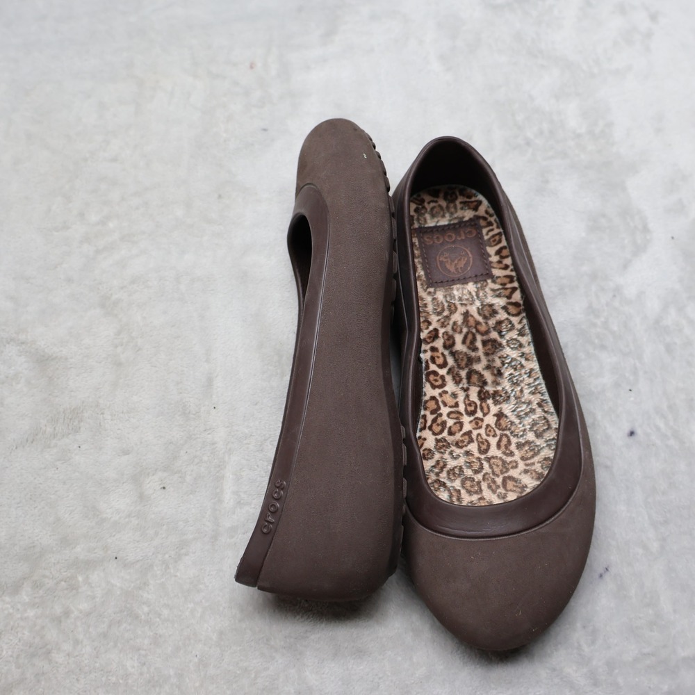 Crocs Womens 6 Flats Brown Mammoth Cheetah Fleece Lined Lightweight Slip On